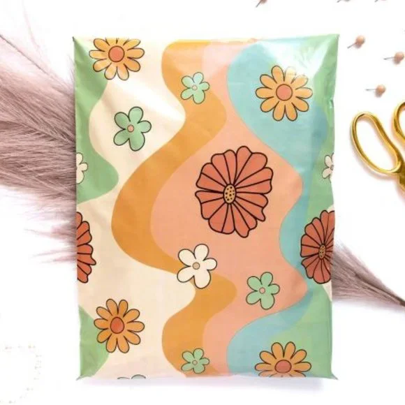 25 10x13 Retro Floral design poly mailer