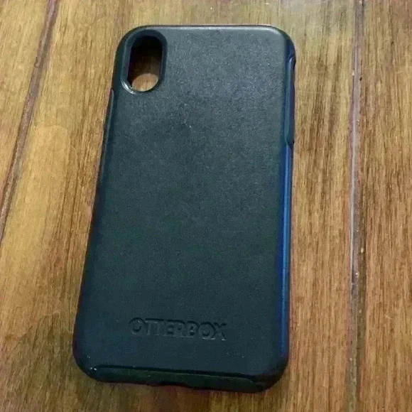Otterbox iPhone XR case with magnetism