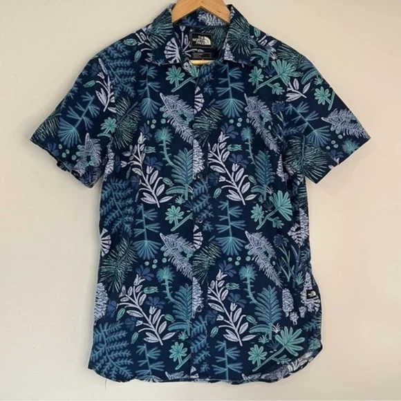The‎ North Face Men’s short sleeve blue floral button down