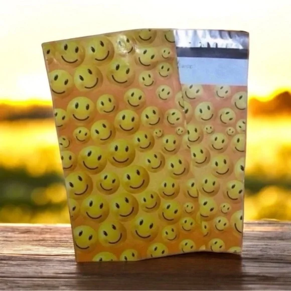 (10) 6x9 Happy Face Poly Mailers
