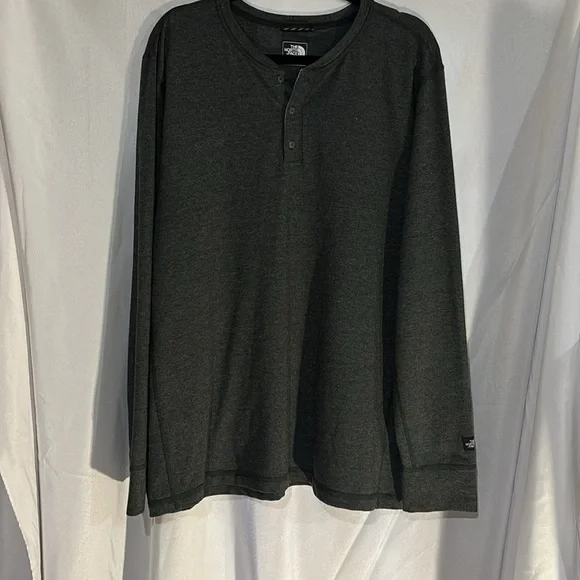 The North Face Gray Long Sleeve 3 Button down Size XXL 30” L