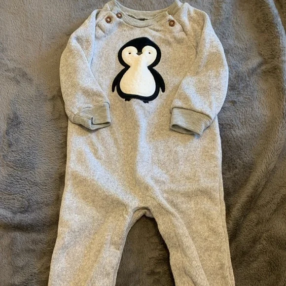 Carter's Light Gray Penguin Footie