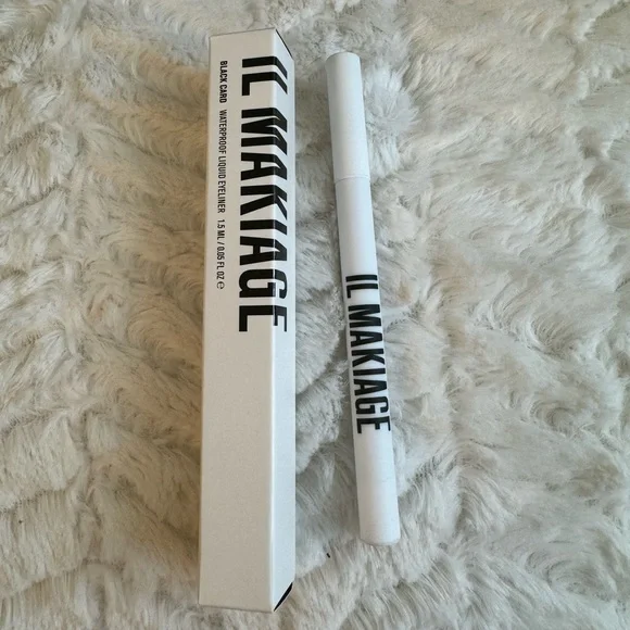 Il Makiage Black Card Waterproof Liquid Eyeliner