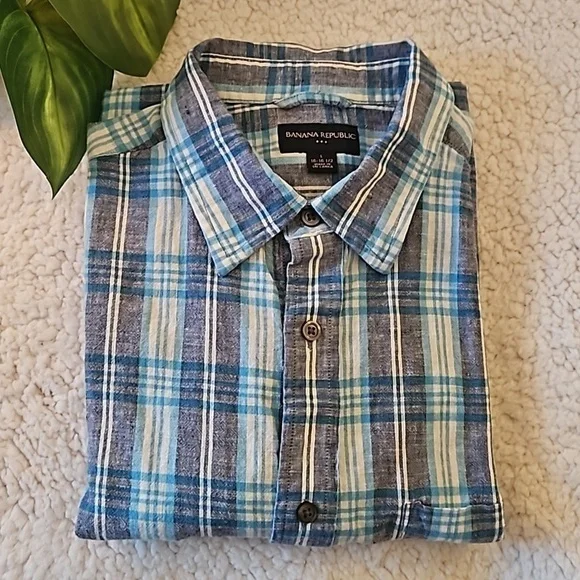 Banana Republic... Shirt Size L