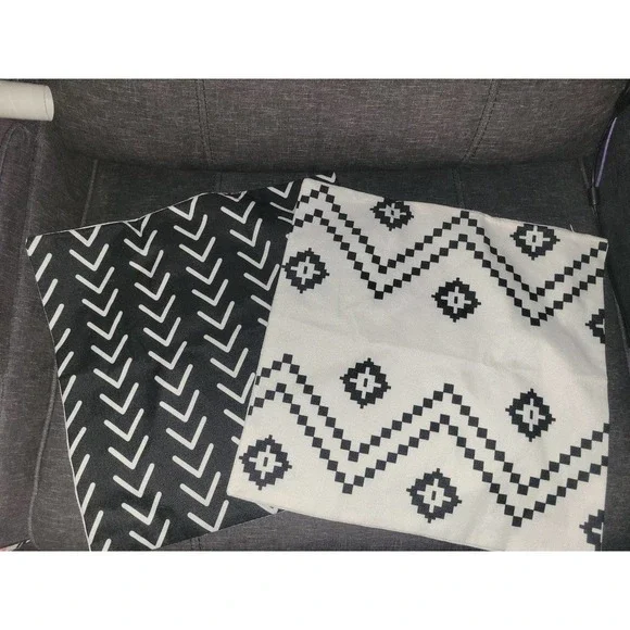 Set of 2 pillow cases, black and white, Aztec