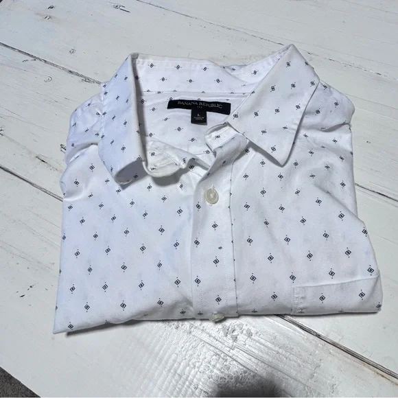 Banana Republic White‎ Diamond Pattern Men's Shirt