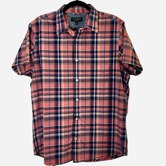 Banana Republic Men's Classic Short Sleeve Button Down. Size Large