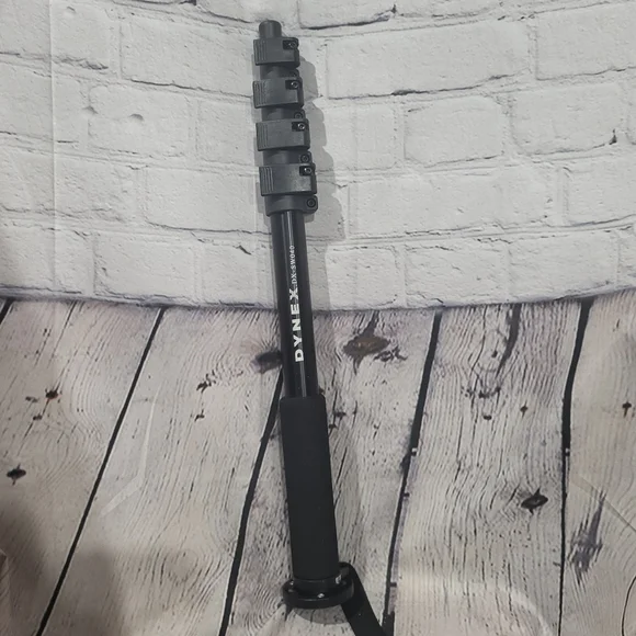 Dynex Black SW040 Monopod With Carry Baf