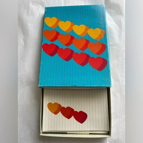 1983 ❣️ Stationary 8 Sheets & 8 Envelopes with Matching Hearts