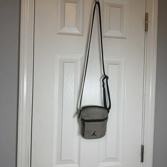 Nike bag Jordan Jumpman Black Logo Air‎ Cross Airborne Pack Festival Pouch Grey