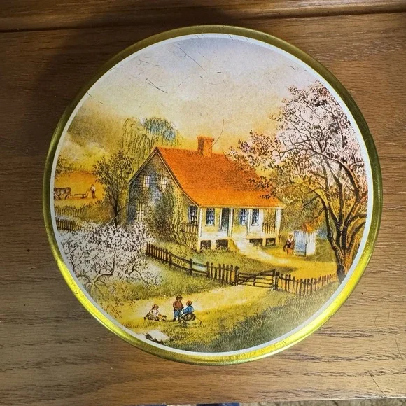 Currier and Ives Tin with Lid 