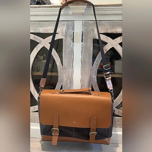Mark & Graham Beckett Waxed Canvas & Leather Messenger Bag NWOT
