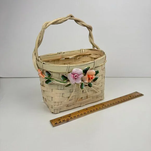 Vtg Wall Basket White Wicker Flowers Rose Green Leaves Hard‎ Rustic Wedding READ