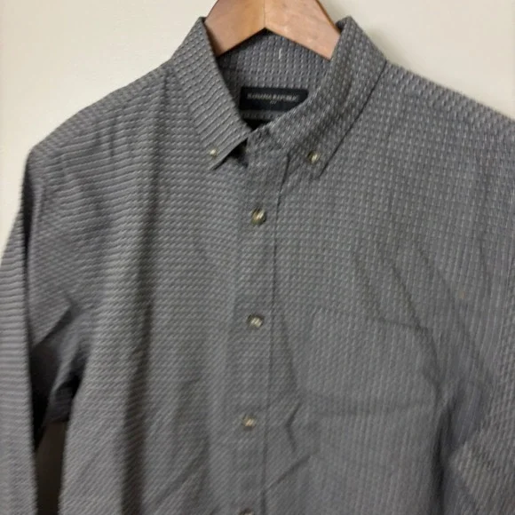 Banana Republic Button Down Shirt Mens M Grey Untucked Fit Micro Grid Pattern
