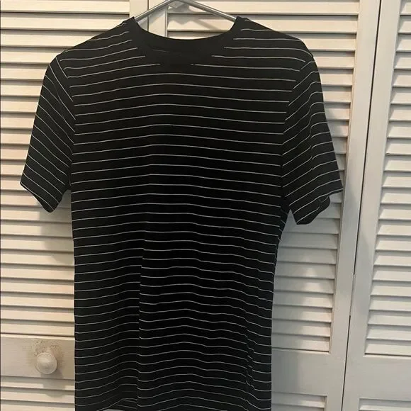 #0977+ Unisex Banana Republic Dark Navy Tee with White Stripes