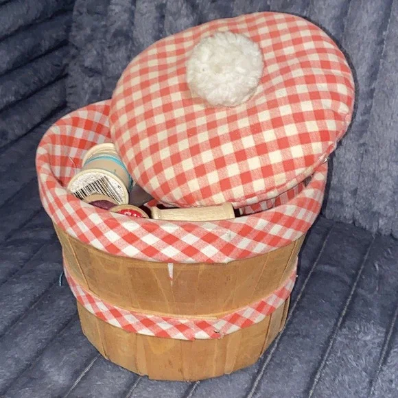 Vintage Sewing‎ Basket Wood w/Fabric & Pom Pom + Plastic Tray w/thread Inside
