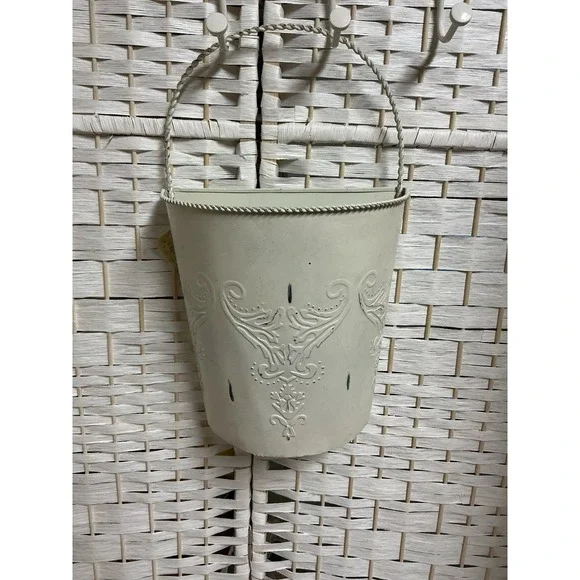 Antique White Farmhouse Shabby Chic Embossed Metal Wall Bucket‎