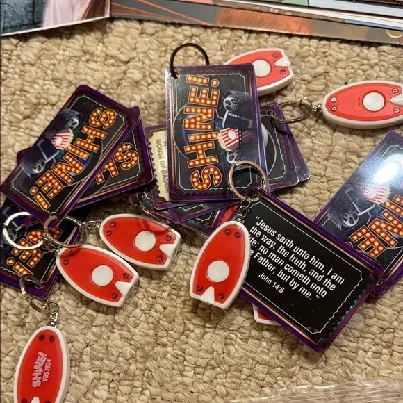 VBS Shine! Light up Keychains (bundle of 9)Red and White Keychain Set