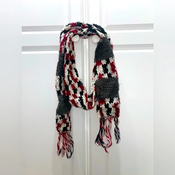 Womens Knit Gray/Red Scarf
