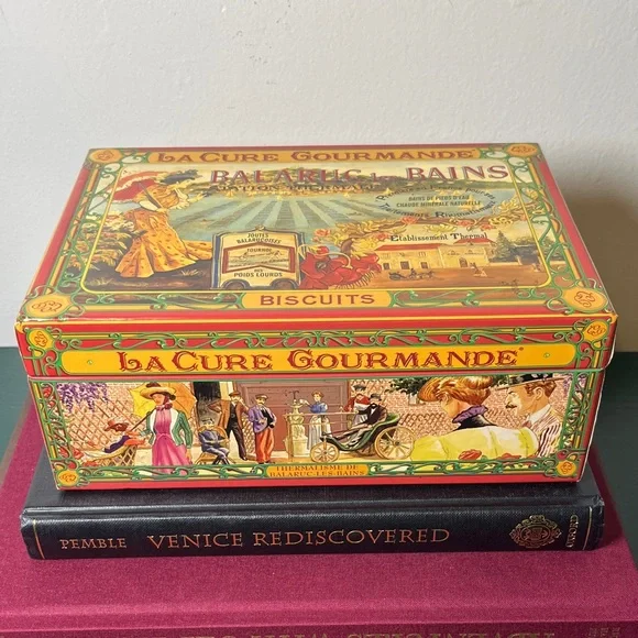 La Cure Gourmande Vintage Gourmet Biscuit Box‎ Chateau Scene France