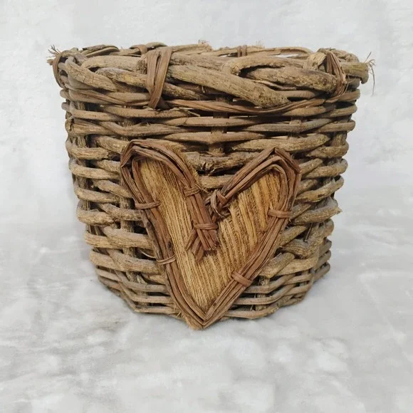 Rustic Wicker Basket Planter Heart Accent Farmhouse Cottagecore Decor