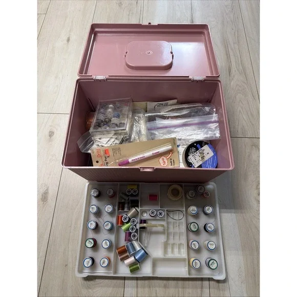 Vintage Wilson Large Wil-Hold Plastic Sewing Box With 2 Trays Lots Of Supplies