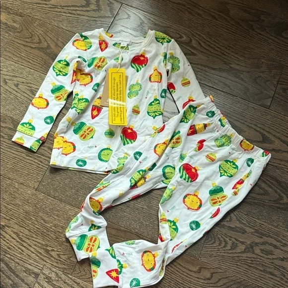 Festive Ornament Print Long-Sleeve Top and bottom pj set 3t toddler holiday