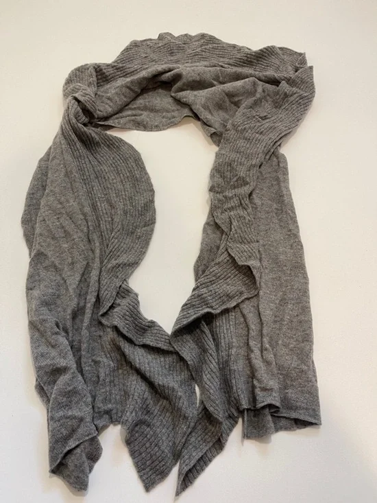 Nordstrom 100% Wool Soft Lightweight Gray Ribbed Scarf