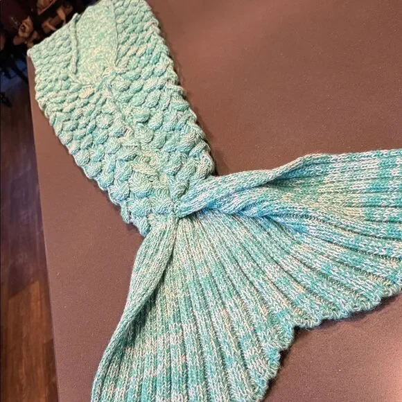 Homie Turquoise Mermaid Tail Blanket NWOT