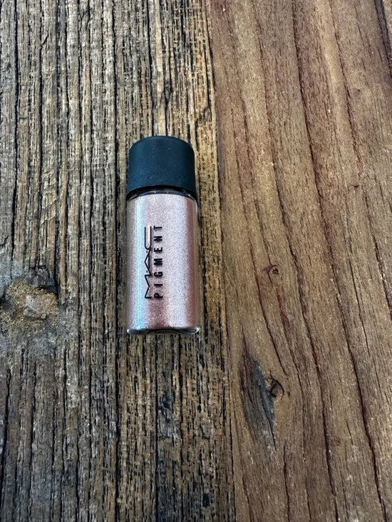 MAC Cosmetics Pigment Shimmering Rose-Gold Loose Eyeshadow