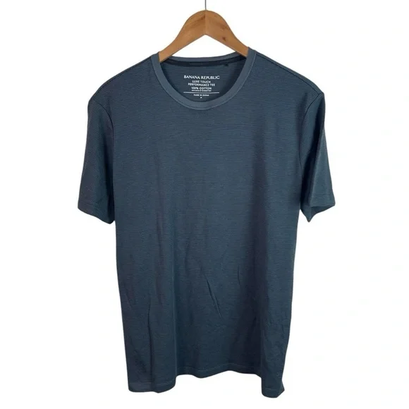TS976 Men’s Banana Republic Striped Luxe Touch Performance T Shirt M