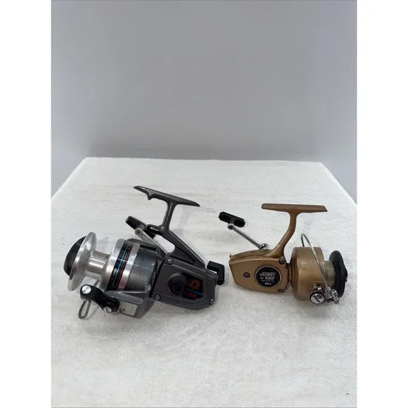 Two Vintage Fishing Reels Daiwa A-400RL & Montgomery Ward By Zebco WB65