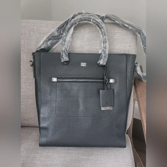 $1250 Brand New MCM Markus Leather Men Medium Shoulder Bag Black