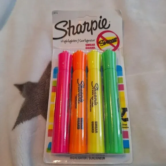 Sharpie Accent Tank-Style Highlighters, Assorted Colors, Chisel Tip,‎ 4-Count