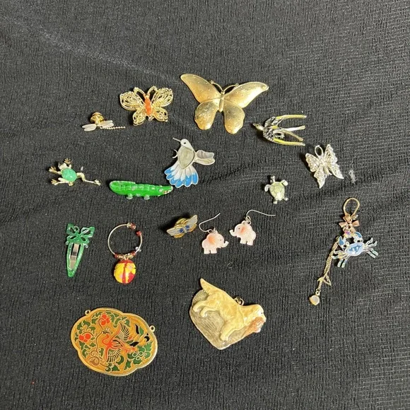 Mixed Jewelry Lot Insects Animals Butterfly Elephant Crab Dog Birds Frog