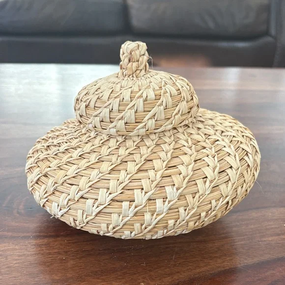 TOHONO O’ODHAM NATION Vintage Hand-Woven Man In The Maze Basket‎ with Lid