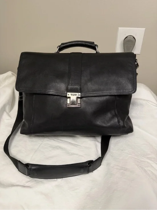 Tumi Black Leather Briefcase Messenger bag