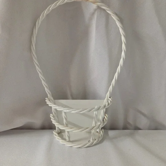 White Metal Wire Wall Hanging Basket Trinket Shelf Coquette Decor