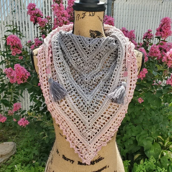 💖 New Handmade Crochet Baktus / Shawl / Triangular Scarf