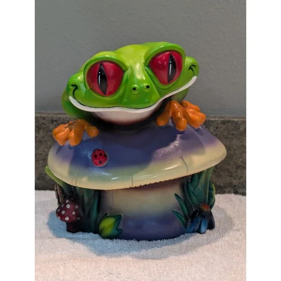 Rain Forest Cafe Green Tree Frog Mushroom Piggy Bank Cha! Cha! 1997 Vintage Plug