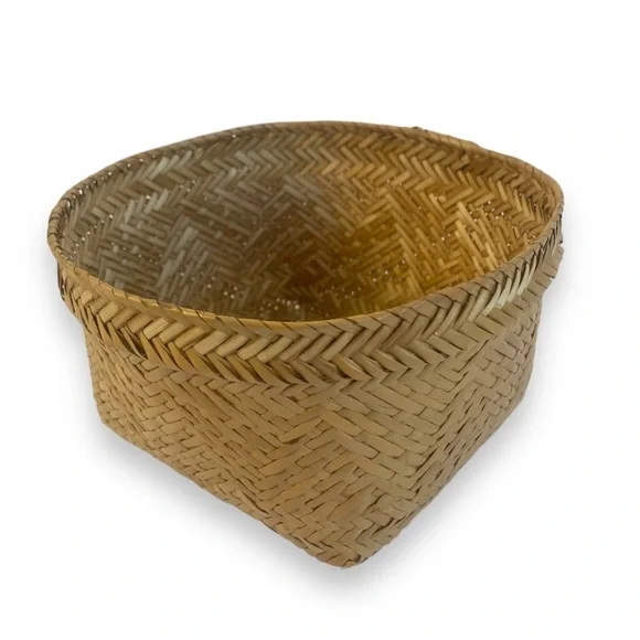 Vintage, Small Hand Woven Basket‎ Boho Decor, Bohemian,Mid Century Modern 0181S