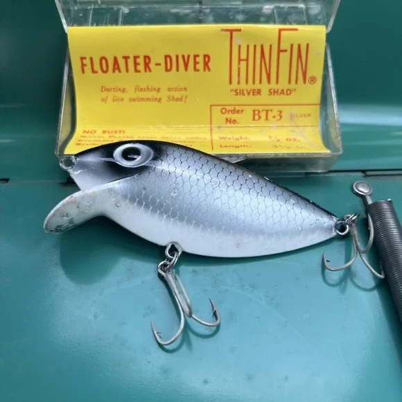 Vintage New Storm THIN FIN Fishing Lure Floater Diver Fish Bait Silver Shad BT-3