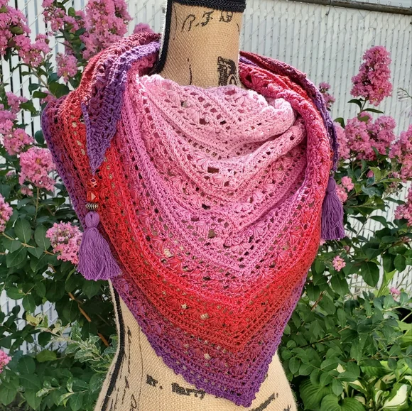 💖 New Handmade Crochet Light weighted Baktus / Shawl / Triangular Scarf