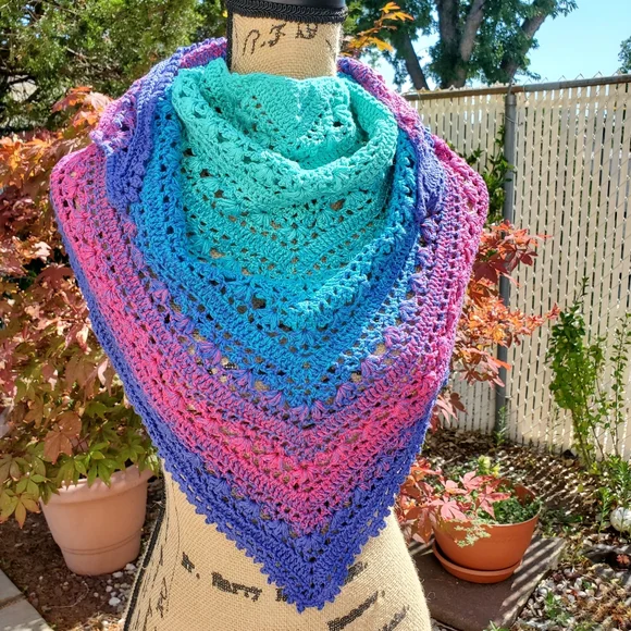 💖 New Handmade Crochet Light weighted Baktus / Shawl / Scarf