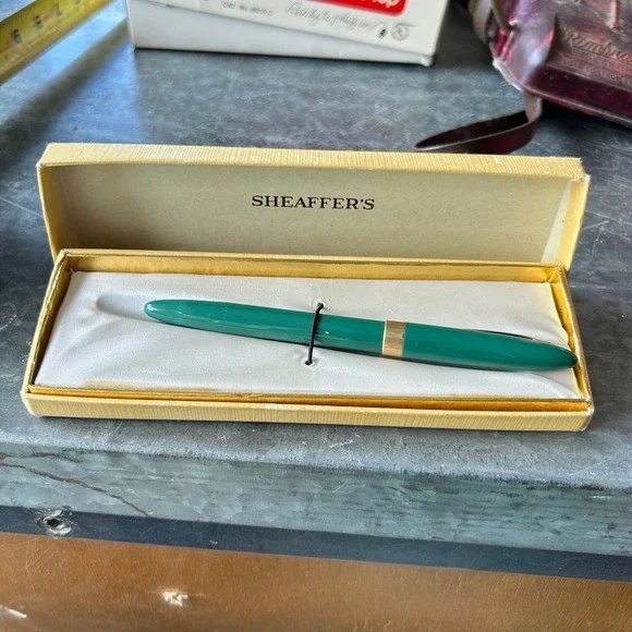 Sheaffer Vintage Fountain Pen 14K Gold Nib Lever Fill Green w Original Box