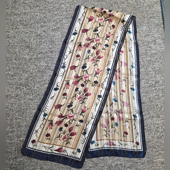 Liz Claiborne Tulip Jacquard Oblong Scarf