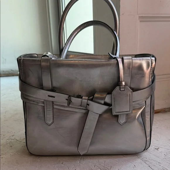 Leather Tote Bag in Metallic Gray