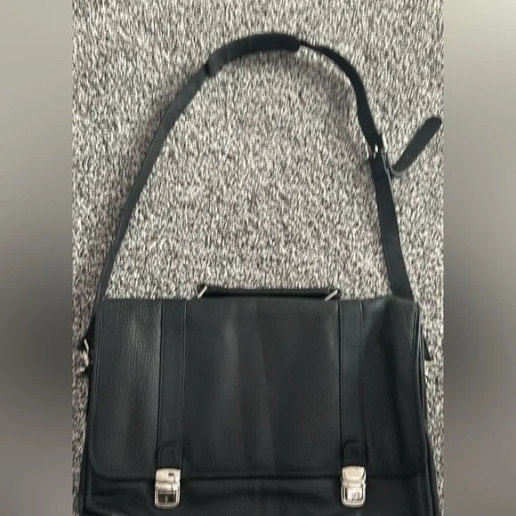Vintage Wilsons Leather Black Messenger Laptop Crossbody Bag Briefcase
