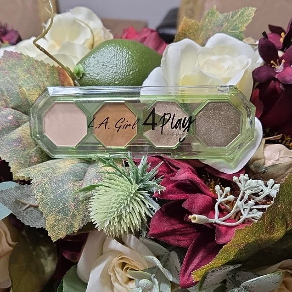L. A. Girl 4 Play Eyeshadow Palette - Cream, Brown, Green and 2 Tan Shades