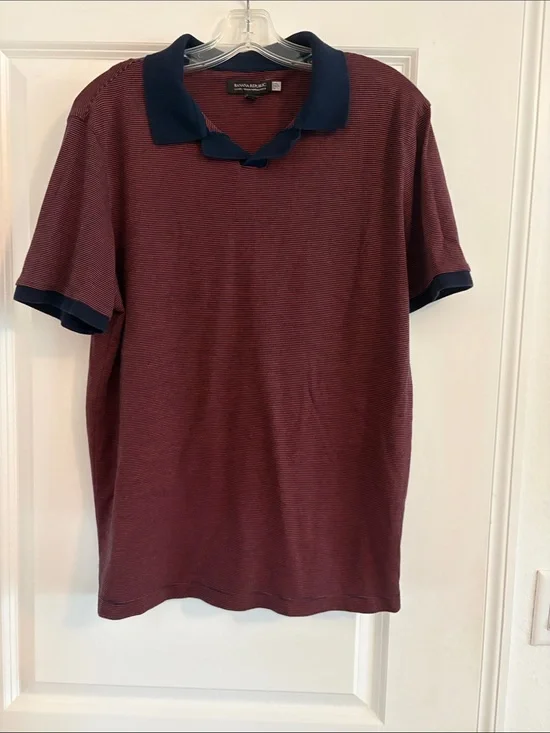 Banana Republic Men's Maroon Polo with Navy Collar